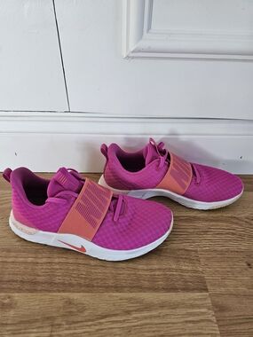 Nike Women's Renew In-Season TR 9, size 8.5